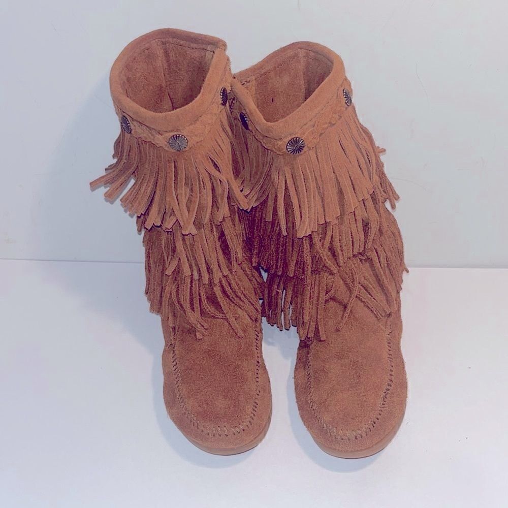 Minnetonka triple fringed brown leather moccasins boots